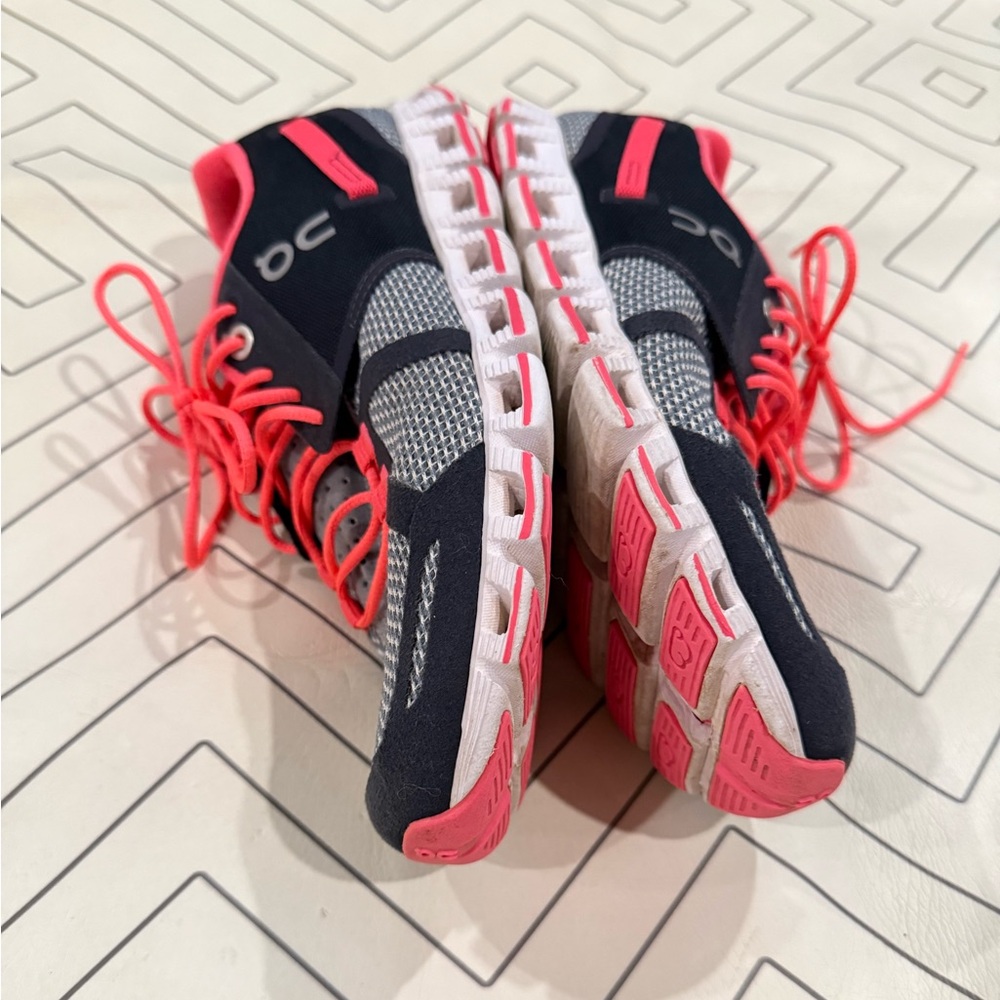 On Running Sneakers - Picture 9 of 16